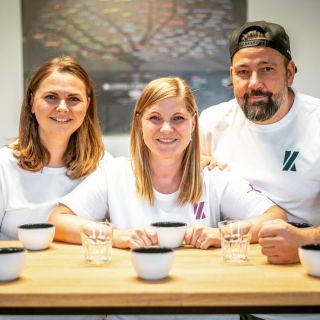 Nová kapitola. Tři lidé. Jedna vášeň. A nekonečný respekt ke kávě i těm, kdo ji pěstují. ☕ KIKITA – káva pražená srdcem,...