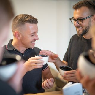 Hledáte vánoční dárek, který neskončí ve skříni? Máme něco lepšího. ☕️ Kávové zážitky, které potěší každého, kdo miluje...